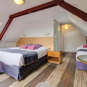De L'arrivee Hotel Guingamp